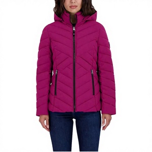 โรงงานขายส่งเสื้อแจ็คเก็ตยีนส์ผู้หญิงแบบมีไข่มุก ระบายอากาศได้ดี ตกแต่งด้วยไข่มุก ทรงหลวม บางเบา สไตล์สั้น สำหรับฤดูใบไม้ผลิและฤดูใบไม้ร่วง เหมาะสำหรับงานแต่งงาน - Product Image 3