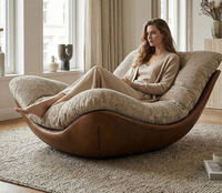 Fauteuil pivotant en velours de style italien moderne et minimaliste, design écologique, pour salon, chambre, bureau à domicile, villa, ou espace détente.