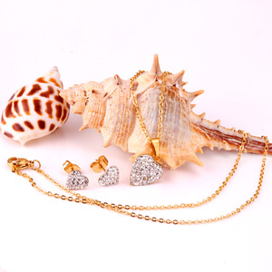 ชุดสร้อยคอและต่างหูรูปหัวใจประดับคริสตัลและเพชรเทียมสำหรับผู้หญิง ชุบทองบนสแตนเลสสตีล ของขวัญสำหรับเธอ - Product Image 4