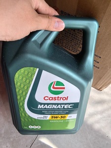 Olio Motore <span class=keywords><strong>Castrol</strong></span> Magnatec 5W-<span class=keywords><strong>30</strong></span> Originale 4L, Olio Sintetico per Motori a Benzina e Veicoli Passeggeri - Product Image 2