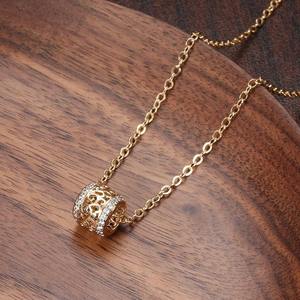 Hollow Out Hourglass Pendant Necklace for Women, Minimalist Fashion Collarbone Chain with Elegant Style - Product Image 3