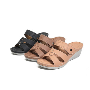Sandalias de cuña de cuero para mujer, zapatos de moda para caminar al aire libre de verano con suela suave y antideslizante - Product Image 4