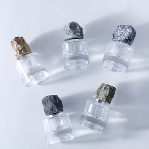 Lujosa botella de perfume de alta gama de 50 ml con tapa a presión, botella de spray transparente, tapa de piedra vintage, forma cilíndrica - Product Image 1