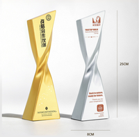 Nouveau design de trophée en résine personnalisable avec impression UV, récompense créative torsadée