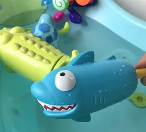 2023 vente chaude été pistolet Blaster tireur dessin animé requin Crocodile écureuil jouets pistolet à eau jouets en plastique salle de bain enfants jouet