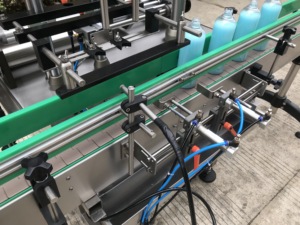 Machine de remplissage automatique à piston servo haute précision CX-GFT, type de suivi, pour liquides, pâtes et miel, destinée aux flacons et pots cosmétiques - Product Image 4