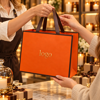 Sacs cadeaux en kraft orange chaud avec logo en feuille d'or pour l'emballage de bougies artisanales et les commandes en gros de grande quantité