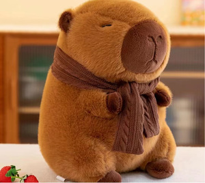 Écharpe en tricot mignonne avec peluche Capybara - Animal en peluche brun moelleux (Kapybara) pour cadeaux sur le thème de l'hiver et compagnon - Product Image 1
