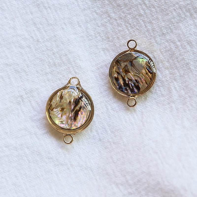 One No. 4 small round double-hanging black shell