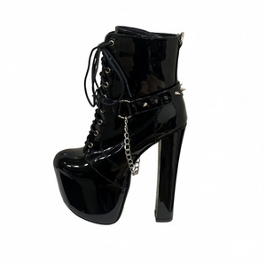 Botines de plataforma impermeables de cuero, botines de tacón grueso, botines de mujer con remaches de cadena metálica y cordones, estilo Spice Girl para escenario, color oscuro - Product Image 1