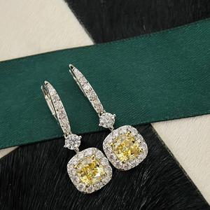 Boucles d'oreilles pendantes en argent pur S925 avec diamant jaune dynamique, forme carrée, couleur jaune canard, haut de gamme, classiques, entièrement serties de diamants - Product Image 3