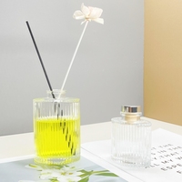 Bouteille ronde de diffuseur d'arômes de décoration de maison à rayures de 100ml avec impression de logo personnalisé Bouteille de diffuseur de parfum en verre de roseau transparent de 3oz