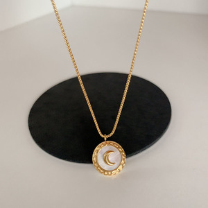 Collana con Ciondolo a Catena in Acciaio Inossidabile Placcato Oro 18K, Design Luna Bianca, Lussuosa e alla Moda, con Micro Inserti - Product Image 4
