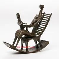 फैक्टरी अनुकूलित पिता और बच्चे कमाल की कुर्सी पर कांस्य सार आंकड़ा मूर्तिकला