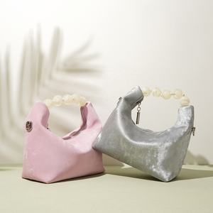 Monederos y bolsos de mujer con cadena de perlas satinadas de alta calidad personalizados, bolsos de hombro tipo bandolera de moda de lujo para mujer - Product Image 5