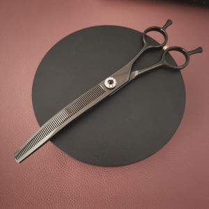 กรรไกรตัดขนสัตว์เลี้ยง GFD สีดำ ขนาด 7.5 นิ้ว แบบโค้ง ทำจากสแตนเลส ด้ามจับยาว ดีไซน์ลายอัญมณี - Product Image 2