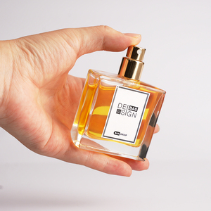 Bottiglia di profumo Vintage in vetro ambrato da 50ml con tappo in legno scuro per nicchia colonia Logo personalizzato quadrato vuoto flacone Spray - Product Image 2