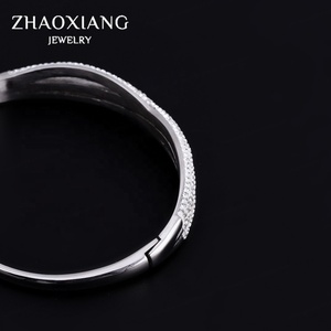 กำไลข้อมือสำหรับผู้หญิง ประดับด้วยเพชรคิวบิกเซอร์โคเนียเกรด 3A+  ทำจากสแตนเลสสตีล - Product Image 4