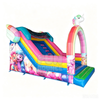 Parc d'attractions avec toboggan sec sur le thème de la licorne et jeux d'équipe