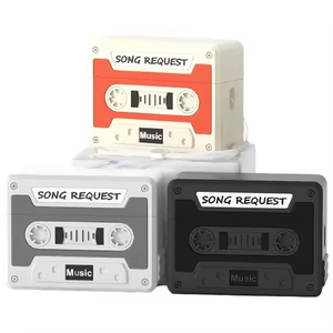 Étui en silicone liquide au design rétro cassette pour écouteurs sans fil - Protection intégrale antichoc, anti-traces de doigts, style sculpté 3D - Product Image 5