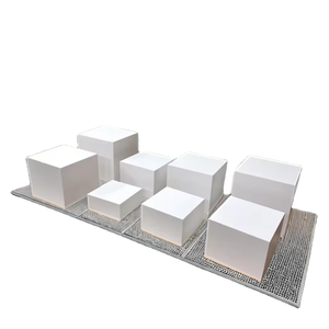 Présentoirs en stratifié blanc personnalisables avec blocs cubiques multi-tailles pour boulangerie et pâtisserie - Product Image 3