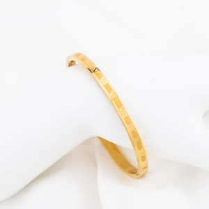 Pulsera de Acero de Titanio de 4 mm con Números Romanos, Chapada en Oro de 18K, Unisex, Regalo de Joyería, Marca y Estilo Internacional - Product Image 3