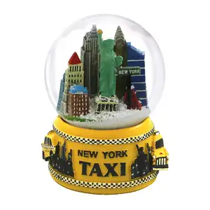 Personalizzato polyresin souvenir water globe New York city taxi snow globe regalo resina personalizzata di alta qualità NYC snow ball souvenir