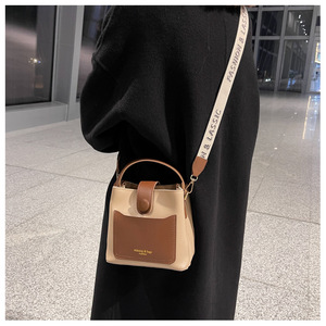 Sac à main grande capacité nouvelle collection printemps pour femme, sac seau rétro à bandoulière avec lettres, Tanjing - Product Image 5