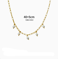 Collar de Acero Inoxidable de Estilo Nicho para Mujer a Bajo Precio con Múltiples Dijes, Perlas y Diamantes de Imitación