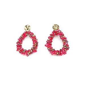 Pendientes de Aro con Cuentas Rojas PND202404-1376, Chapados en Oro PVD, Acero Inoxidable 316L, Joyería de Moda Sostenible y Resistente - Product Image 1