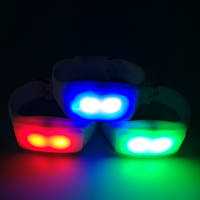 Couleur personnalisée Evénement Bracelet promotionnel Bracelet en plastique led télécommandé Concert Sports Bracelet led