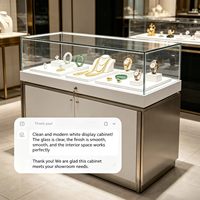 LED-beleuchteter, umweltfreundlicher Schmuckvitrine mit langlebiger Konstruktion, anpassbaren Abmessungen und robusten Regalböden
