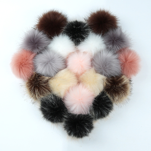 Pompon en <span class=keywords><strong>fourrure</strong></span> coloré personnalisé de grande taille pompons en <span class=keywords><strong>fourrure</strong></span> avec bouton pression pompon en <span class=keywords><strong>fausse</strong></span> <span class=keywords><strong>fourrure</strong></span> de renard prix bon marché - Product Image 3