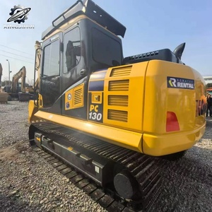 Excavatrice sur chenilles Komatsu 130 d'occasion, 13 tonnes, godet de 0,6 m³, marque japonaise d'origine, excavatrice de construction de taille moyenne, faible nombre d'heures, bon état - Product Image 2