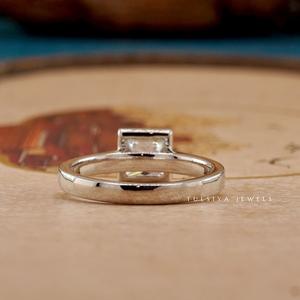 Magnifiques bagues en diamant créées dans des collections de joaillerie fine pour mettre en valeur la brillance et le luxe de chaque diamant. - Product Image 2