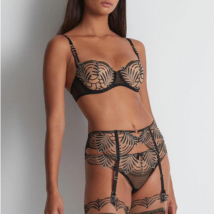 Nuovo Set di Lingerie Sexy in <span class=keywords><strong>Tulle</strong></span> <span class=keywords><strong>Trasparente</strong></span> con Ricami Traforati e Inserti in Pizzo, <span class=keywords><strong>Reggiseno</strong></span> e Giarrettiera, Quattro Pezzi, Stile Francese Ultra-sottile - Product Image 1