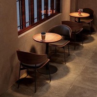 Ensemble table et chaises de restaurant moderne minimaliste en bois massif et structure en fer, banquette de salle à manger pour usage commercial, mobilier de restaurant