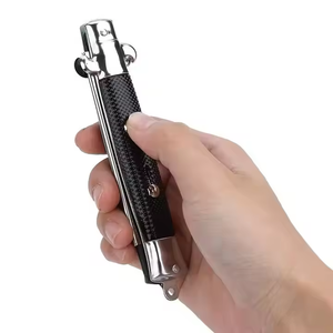 Peigne de coiffure vintage classique en métal pour homme, avec design papillon pliable, idéal pour les barbiers - Product Image 3