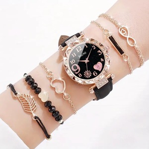 Ensemble de 6 montres à quartz pour femmes, style simple et frais, <span class=keywords><strong>bracelet</strong></span> à perles d'abaque, cadeau d'anniversaire ou de Noël - Product Image 1