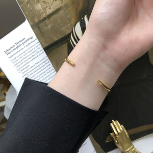 Brazalete Minimalista de Estilo Europeo Americano con Nudo Concéntrico, Chapado en Oro de 18K, Acero Inoxidable, Diseño Abierto - Product Image 6