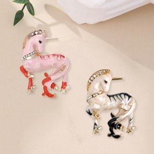 Broche de Unicórnio Retrô Elegante Banhado a Ouro com Esmalte e Cristal - Acessório de Moda Infantil em Desenho Animado para Casamento/Festa/Presente - Product Image 1