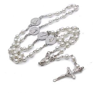 Collier de prière catholique fait main avec perles ovales et crucifix pour mariage - Product Image 3