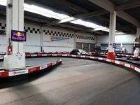 Piste extérieure de Karting de compétition pour adultes Barrières d'eau de protection contre les collisions Piste de course de chevaux d'eau combinée à des barrières en HDPE