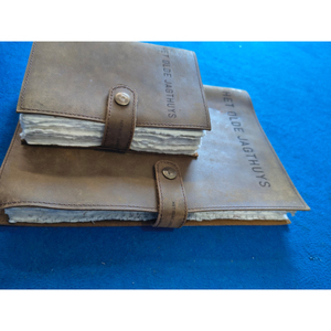 Nuevo cuaderno de cuero impreso de alta gama, encuadernado, con cubierta de cuero única, logotipo personalizado, papel ecológico y cierre con llavero. - Product Image 2