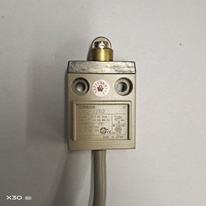   ลิมิตสวิตช์ D4C-3332 SPDT ขั้วต่อแบบสกรู IP20 เซ็นเซอร์โลหะ - Product Image 2