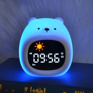 Reloj de Mesa Digital Soft Cloud, Luz Nocturna de Silicona con Cambio de Color, Decoración para Dormitorio - Product Image 5