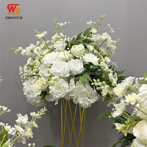 ซุ้มแต่งงานสไตล์โมริแบบเรียบหรู ประดับด้วยดอกกุหลาบขาวและดอกเบญจมาศ ดีไซน์แบบไม่สมมาตร ขนาด 30 ซม./60 ซม./80 ซม. - Product Image 5