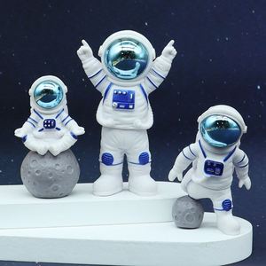 Nouvel ensemble de 3 figurines d'astronautes en PVC pour la décoration de bureau à domicile – Série Astronautes - Product Image 5