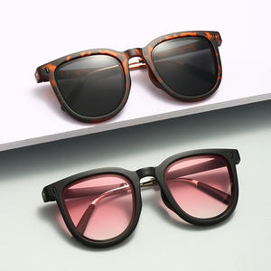 Lunettes de soleil pliantes de troisième génération pour femmes, monture en PC UV400 avec étui, verres noirs, type 3, pare-soleil - Product Image 5