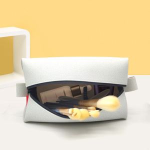 Sac de maquillage en silicone résistant à l'eau avec fermeture éclair, grande capacité, logo personnalisé, avec poignée souple - Product Image 4